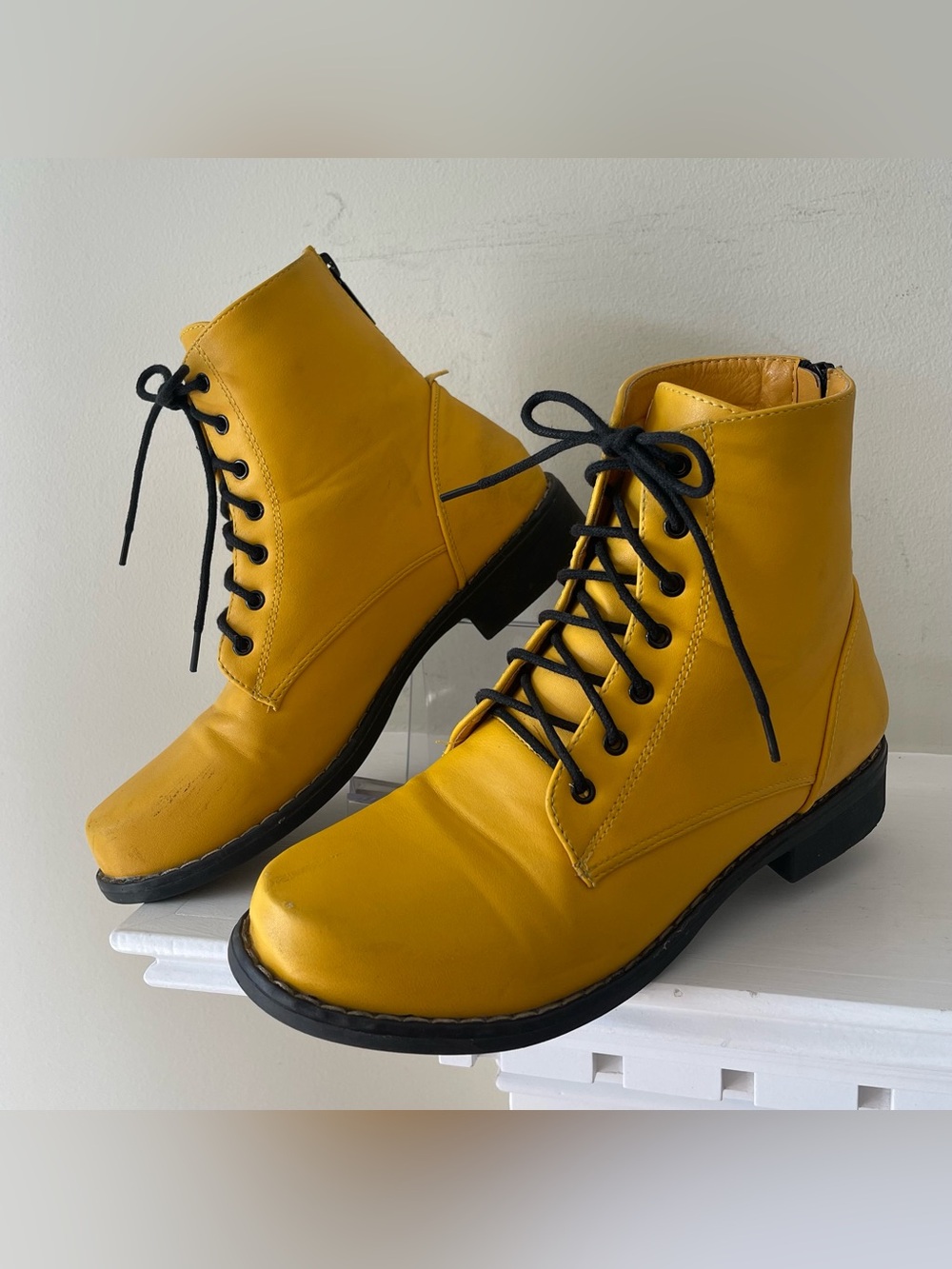 Harper Women’s Yellow Lace-Up Ankle Boots - Classic Urban Style EUC Size 7.5 - Picture 3 of 11